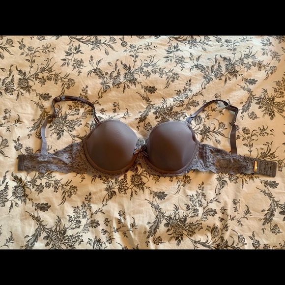 Chantelle Bra Size 32DD - Picture 1 of 1